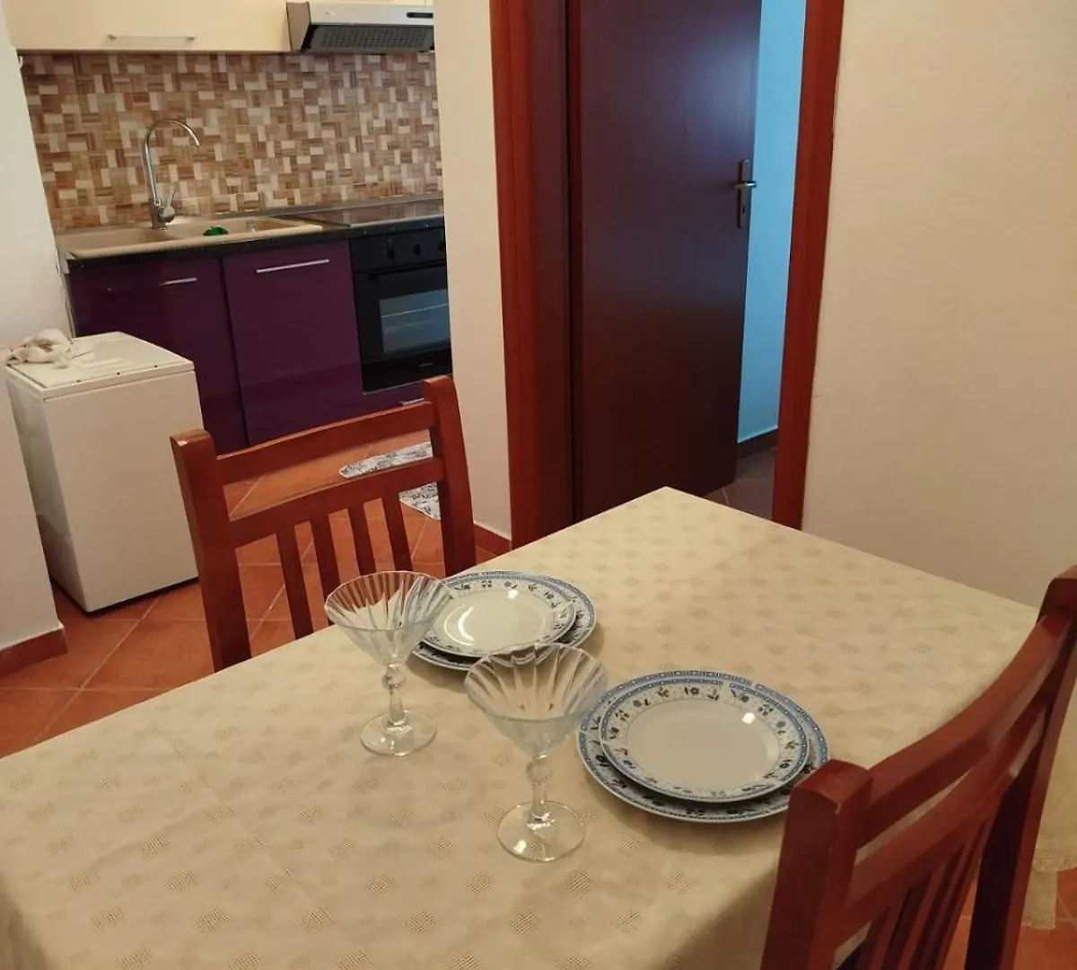 Eden Apartment دراس 0*,